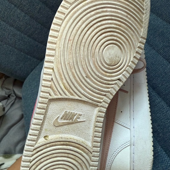 Nike White and Pink Sneakers Classic Design - Picture 7 of 8